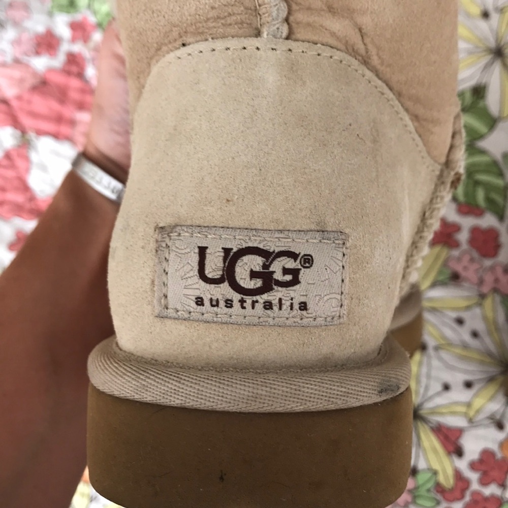 BAILEY BUTTON TRIPLET UGG BOOTS, SIZE 7